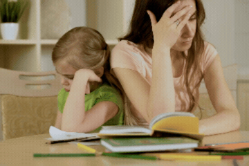 Mama i dziecko przy nauce